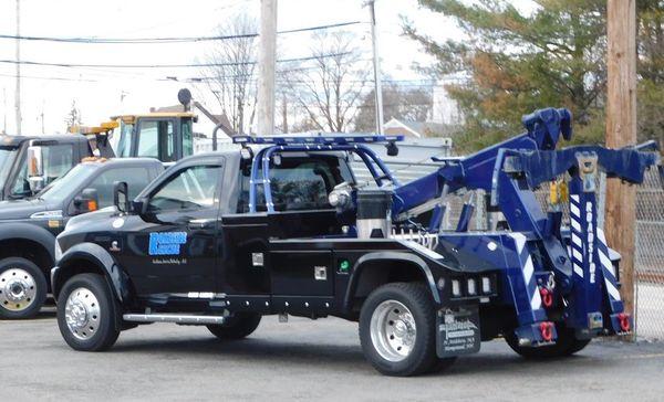 Call now for a 24 hour tow truck!