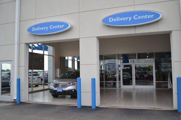 Take delivery of your new car in Bommarito Honda's climate controlled delivery center our of the weather.