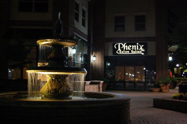 The courtyard at Phenix Salon Suites in Suwanee Jubilee Shopping Center.