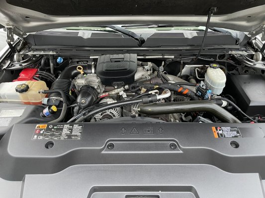 Engine bay detail chevy 2500