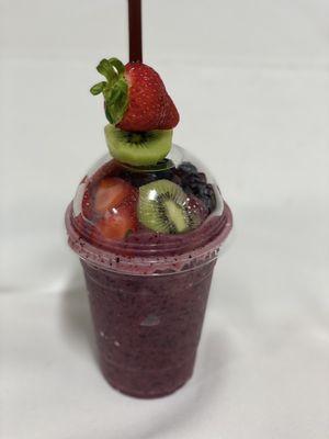 Strawberries , kiwi , blueberries