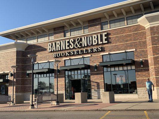 BARNES & NOBLE BOOKSELLERS STORE LOCATION @ LANSING MALL