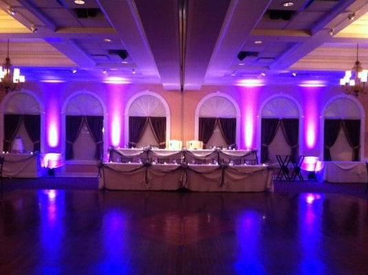 Premium Sound DJ's offers professional wedding DJ service and high quality lighting