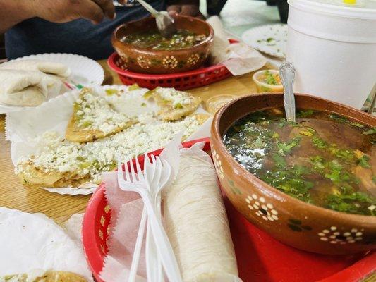 Caldo de consume y huarache