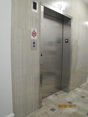 Quiet & efficient traction elevator to all floors