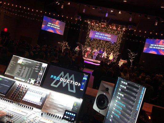 FOH sound board!   It's a packed weekend!! #church #audio #sound #yamaha #yamahaproaudio #yamahacl5 #shurewirelessmicrophone