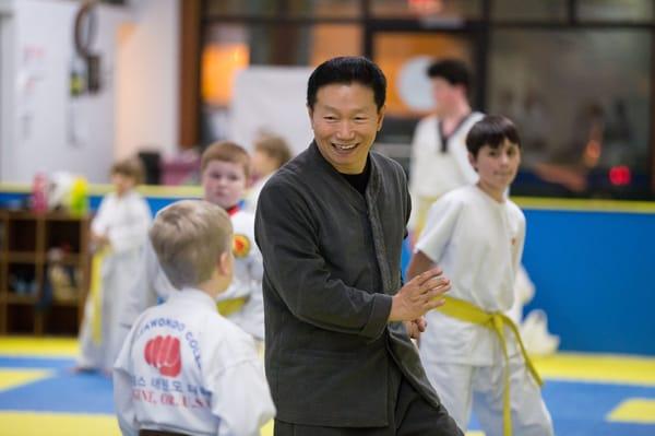 Great Grand Master Lee teaching children's class.