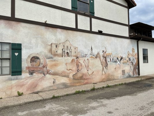 A very Texas mural on the side of the building.