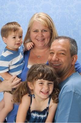 Dr. Medellin, his wife (and office manager Yvette) and their 2 children