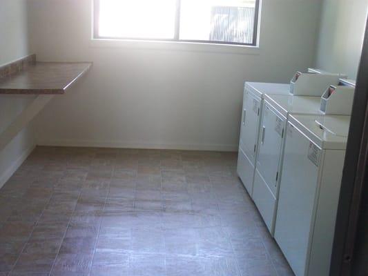 Clean laundry room after our team cleaned it, during hallway cleaning.