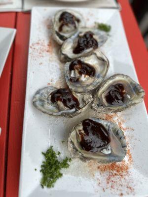 Blue point oysters with barbecue sauce 3/10