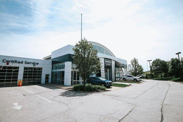 Crestmont Buick GMC in Beachwood, Ohio 44122.