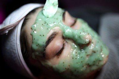 Are you ready for this jelly? Hydrojelly facial is ultra hydrating to give your skin a glow from within.