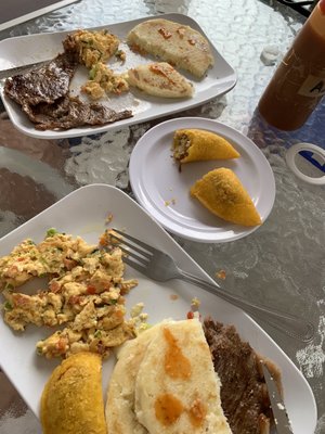 Pericos con Carne Asada y Arepa, Calentado con Arepa, Beef Empanadas