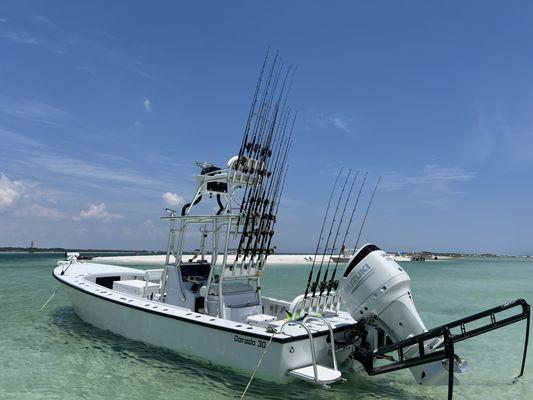 Fully customized shallow-water offshore-capable Dorado 30