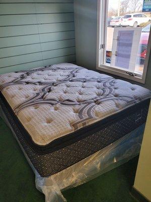 Sioux Falls Super Pillowtop Hybrid Mattress.