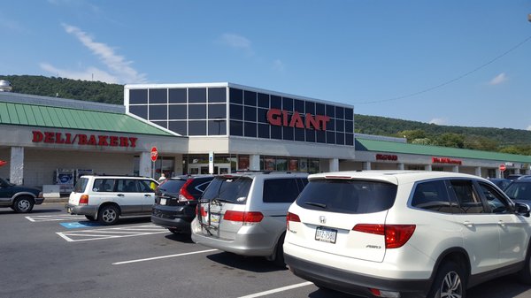 GIANT Gas Station