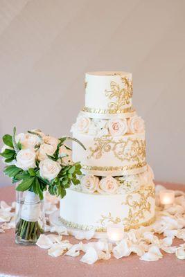 An absolute dream of a wedding cake!!  (Picture was taken in 2019 and I'm still drooling over it!)