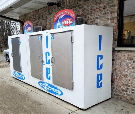 lots of ice available