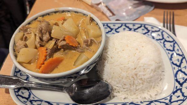 Massuman beef curry