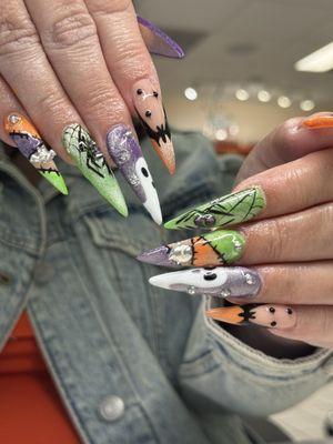 Happy Halloween! These nails are not ready for the end of October and for the day to end quite yet!
 
 Designed by: Abbie