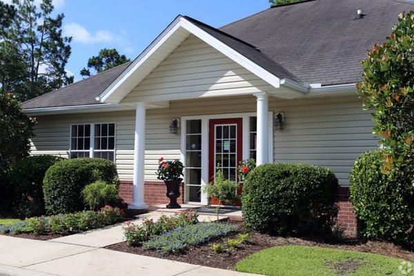 Riverwood Apartment Homes | Crestview, FL