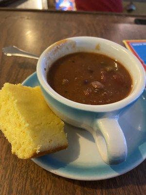 Chili with cornbread