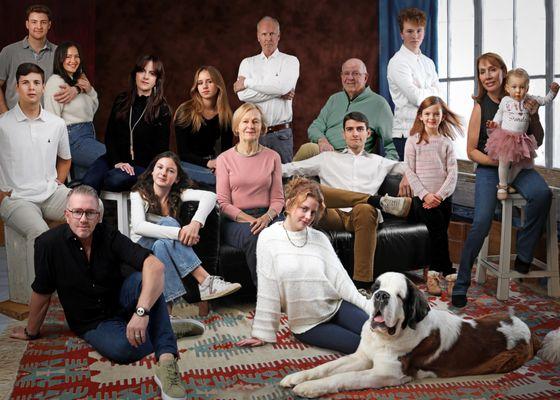 Large family portrait, 10 cousins with parents and grandparents !