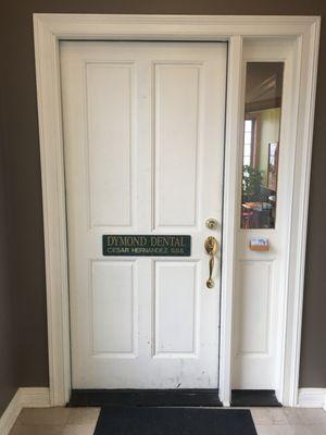 Dymond Dental Entrance