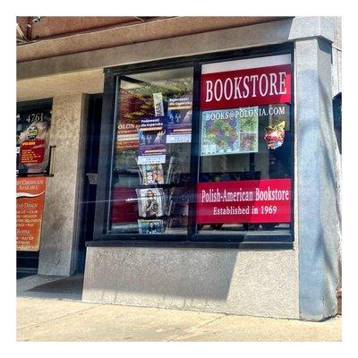 Polonia Bookstore @ 4759 N Milwaukee Ave, Chicago, IL .Small Polish/American Bookstore w/Big Old Fashion Book Soul ! Love It ! Cool!