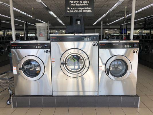 Clean laundry machines with a large size washer