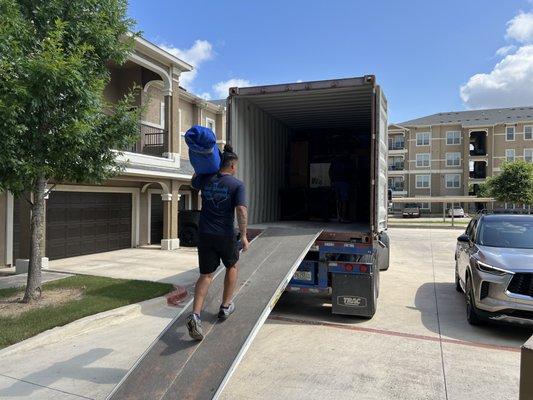 Don't need a full move? New Braunfels Moving has you covered! Hire muscle only for loading and unloading Uhaul Trucks or PODS.