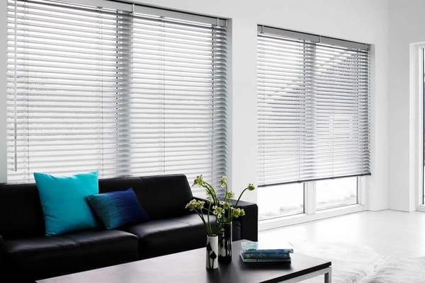 Wood Blinds for Houston, Texas homes. Visit us on the Web at http://www.theshadingco.com/houston-window-blinds-texas/.