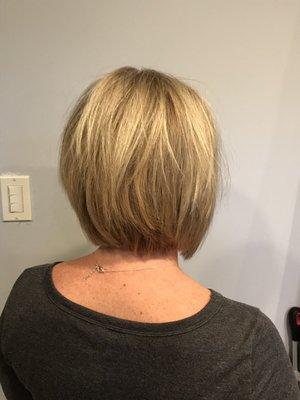 Growing out short hair with this angled bob!