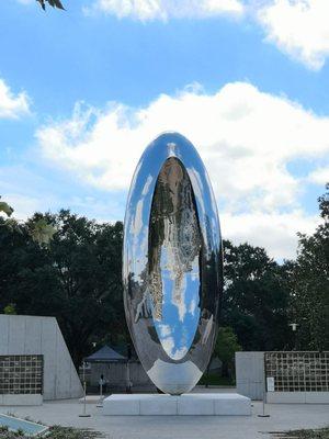 Anish Kapoor sculpture