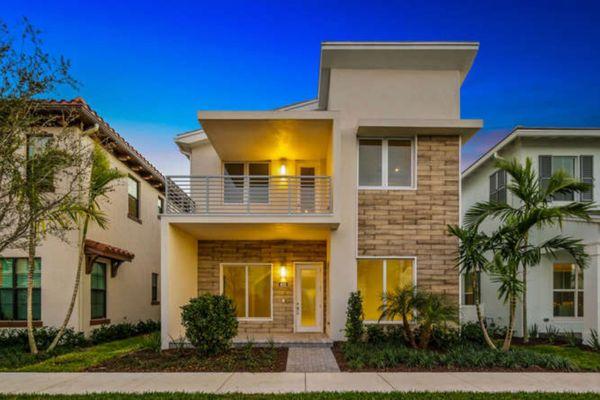 Luxury, modern home in Alton, Palm Beach Gardens. This newly built home has been listed for sale!