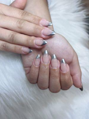 Metallic French tip nail