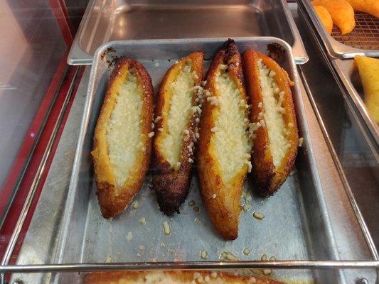 What caught my eye; plantain con queso. A plantain split down the middle and filled with melted cheese. $3.50 each as of 15 October 2021.