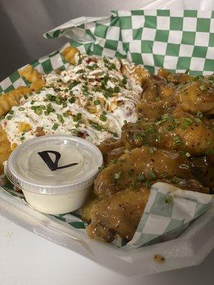 Lemon pepper wings w/Dawngeon fries