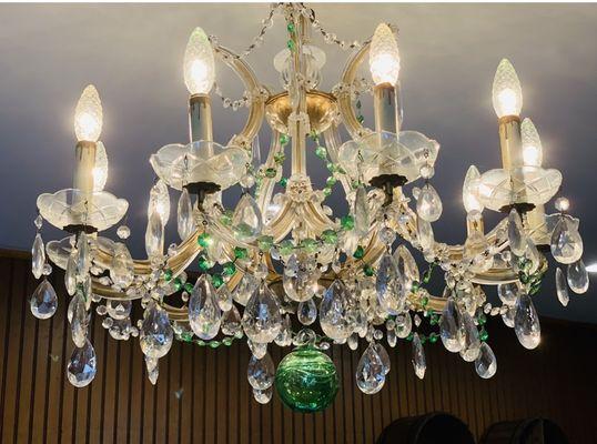 This is a chandelier To be packed and shipped to Oregon