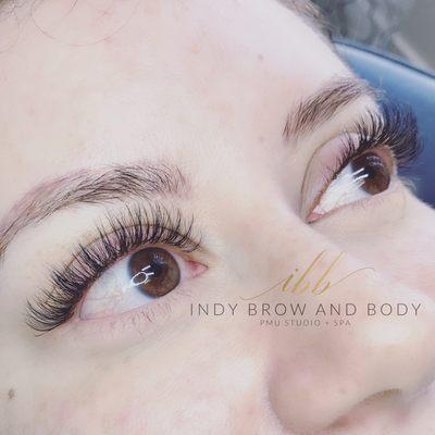 Full volume set of lash extensions