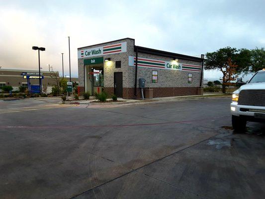 There is also a car wash at this  7 Eleven/EXXON Gas Station location