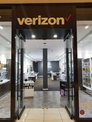 Verizon location inside the Somerset Collection, Troy Michigan.