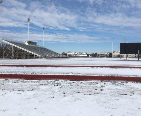 1/16/18 Tuesday. 24 degrees. No pickup football game on a Snow Day? Where are the youth? Back in my day, we woulda had full squads with subs