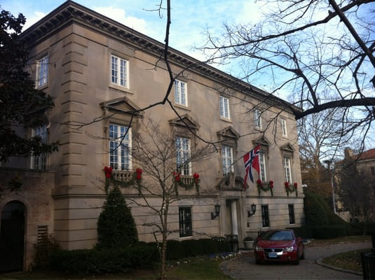 The Norwegian Ambassadors residence by christmas.