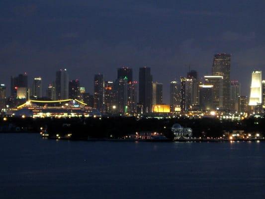 Night View of Downtown Miami, www.RentFlamingo.com