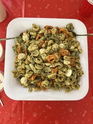 Pesto tortellini with mozzarella balls