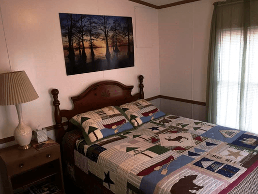 Lodge 3rd bedroom with a queen