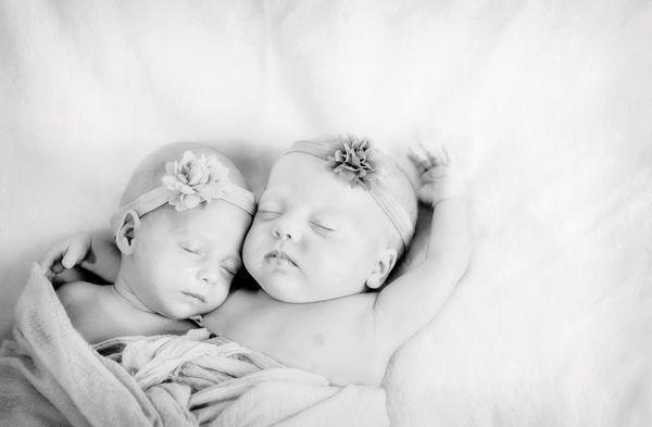 Twin newborn portrait in Williamsburg, VA by Heather Hughes Photography. https://www.heatherhughesphotography.com/