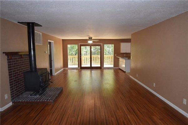 Beautiful Bella Vista home, hdwd floors & view from private deck